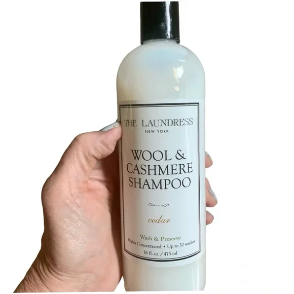 HENRI BENDEL Vintage Extra Fine Merino Wool Black V-Neck Sweater Classic Size M - Picture 13 of 13